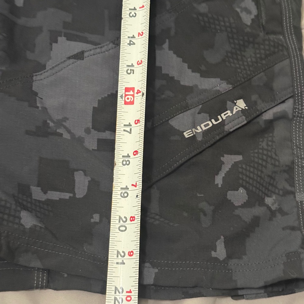 Endura Hummvee Mountain Bike Shorts Mens Large Black Camo E8025 MTB Cycling - Picture 5 of 9